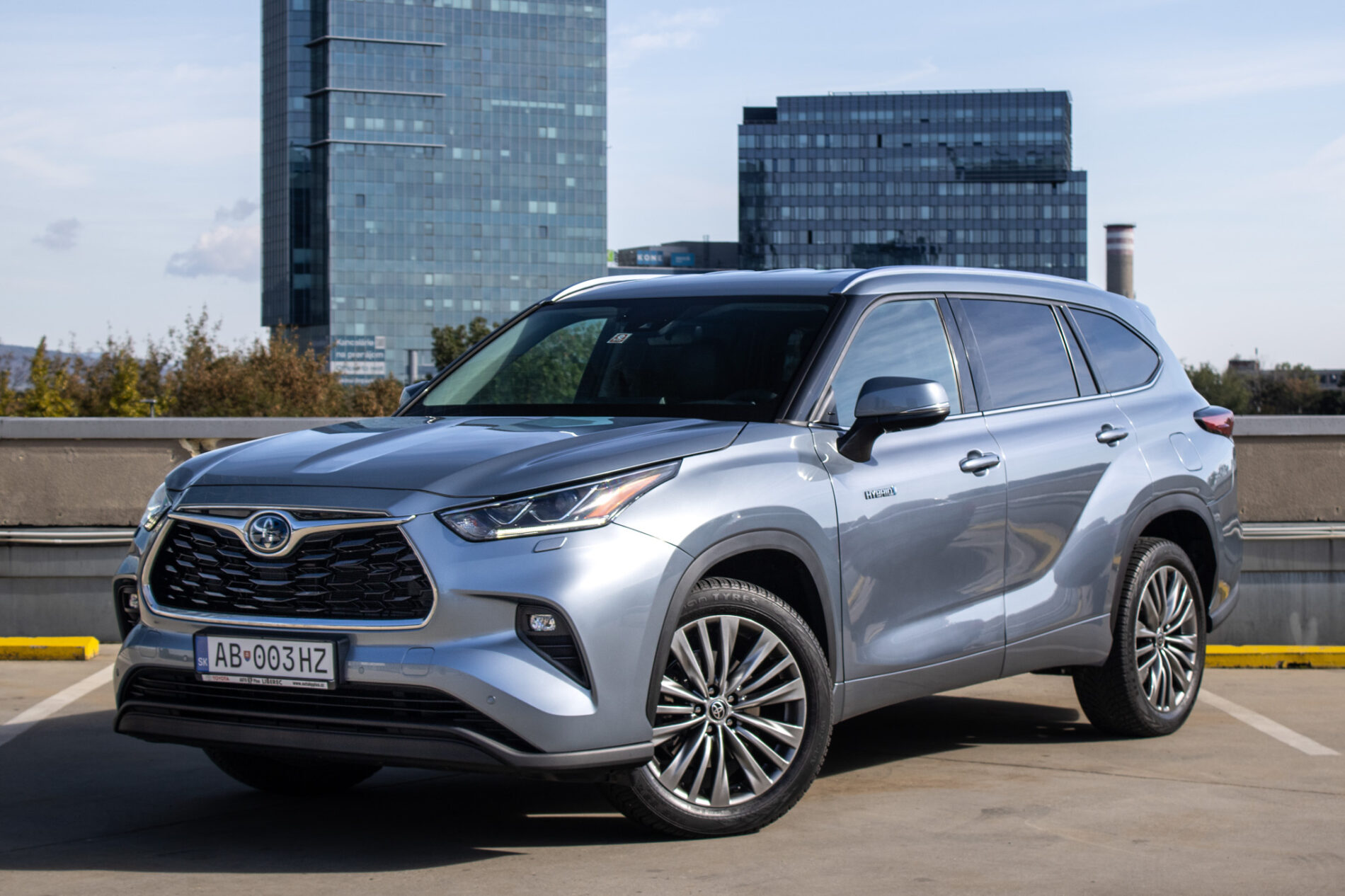Toyota Highlander 2.5 Dynamic Force Prestige / 140kW / e-CVT / ZÁRUKA / AJ NA SPLÁTKY / PROTIÚČET