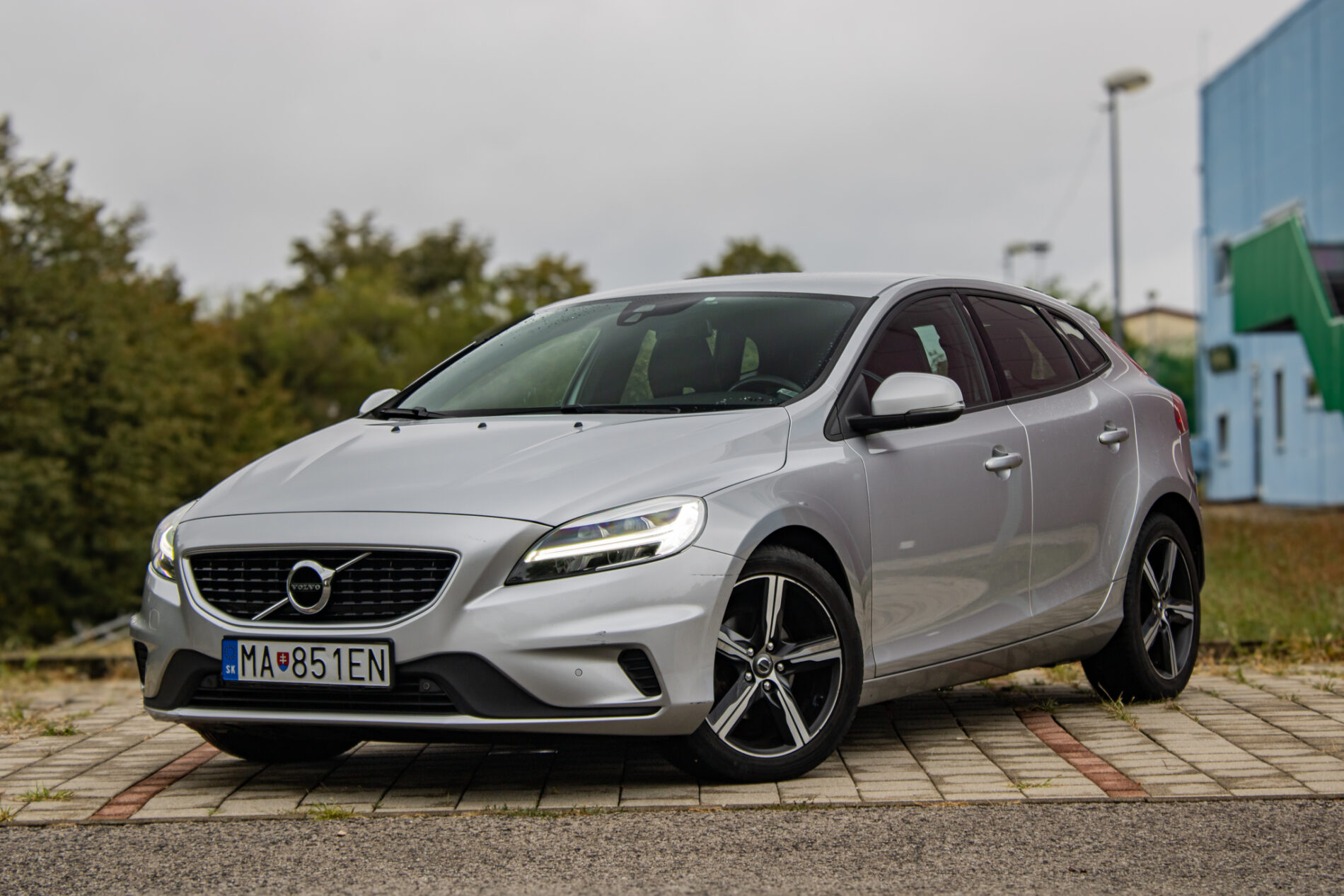Volvo V40 D2 2.0L 120k R-Design, 88 kW, M6, 5d. / AJ NA SPLÁTKY / PROTIÚČET /