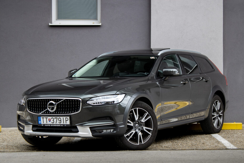 Volvo V90 CC D4 2.0L Pro AWD / 140kW / A8 / ZÁRUKA / AJ NA SPLÁTKY / PROTIÚČET