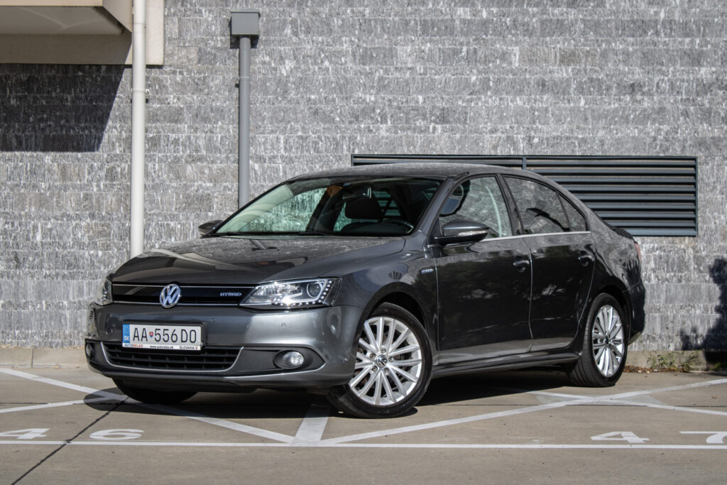 Volkswagen Jetta Hybrid 1.4 TSI Comfortline, 110 kW, A7 /  AJ NA SPLÁTKY / PROTIÚČET /