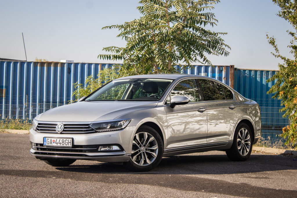 Volkswagen Passat 2.0 TDI 190k BMT Highline DSG, 140 kW, A6 / AJ NA SPLÁTKY / PROTIÚČET /