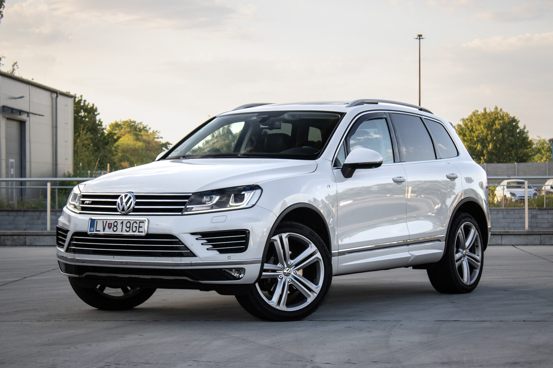 Volkswagen Touareg II 3.0 V6 TDI BMT 4MOTION R-Line, 193kW, A8 / AJ NA SPLÁTKY / PROTIÚČET /