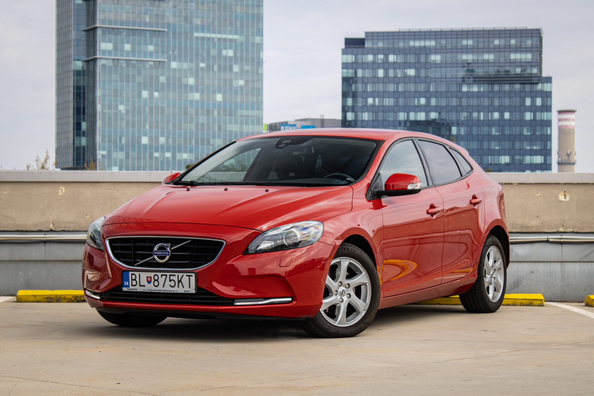 Volvo V40 T2 2.0L 122k Kinetic Edition, 90 kW, M6 / AJ NA SPLÁTKY / PROTIÚČET /