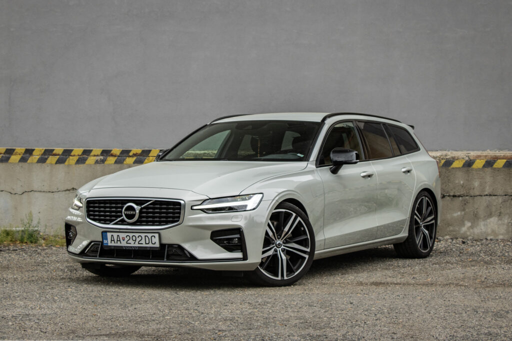 Volvo V60 T6 R-Design AWD A/T, 228 kW, A8 / AJ NA SPLÁTKY / PROTIÚČET /