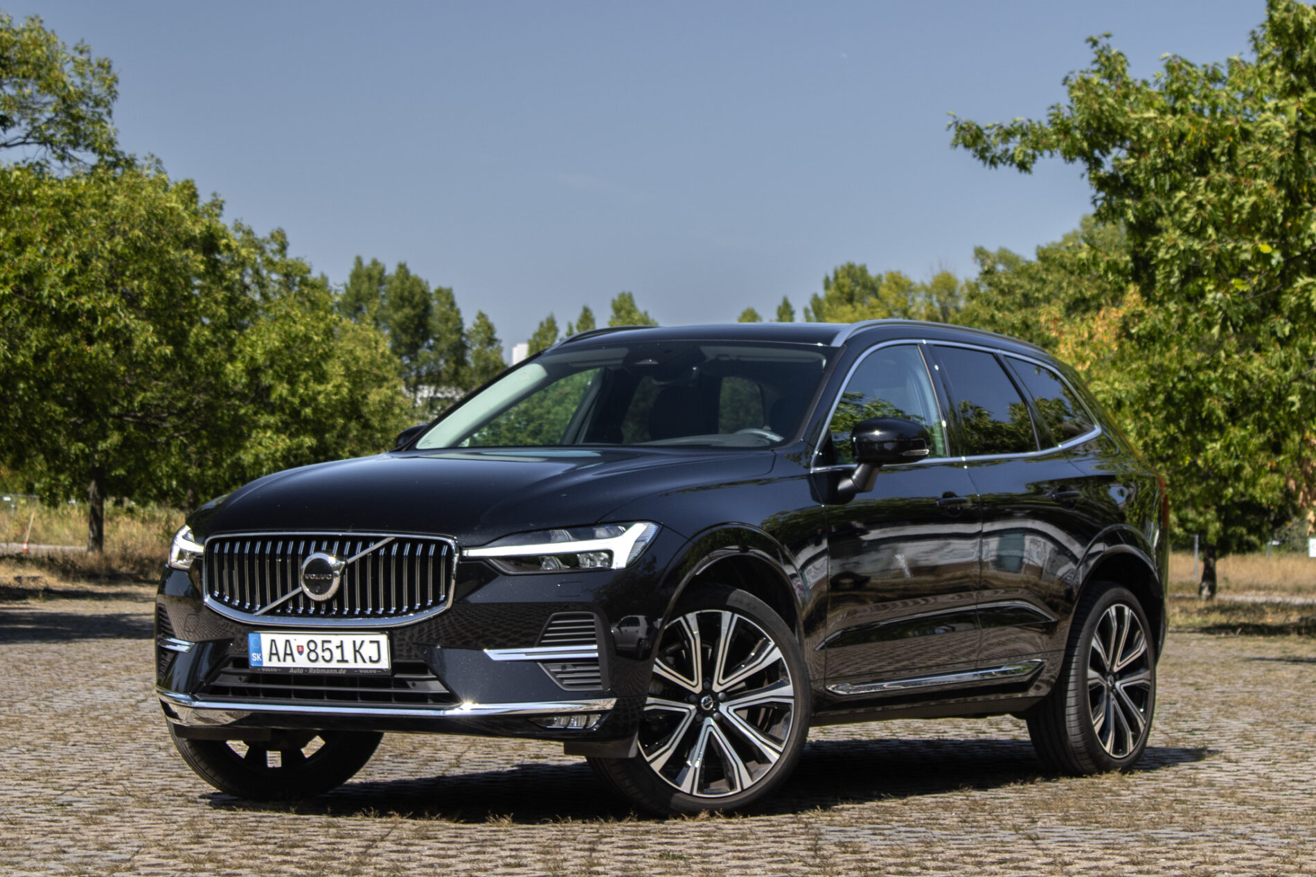 Volvo XC60 2.0 B5 mHEV Ultimate AWD / 184kW / A8 / ZÁRUKA / AJ NA SPLÁTKY / PROTIÚČET