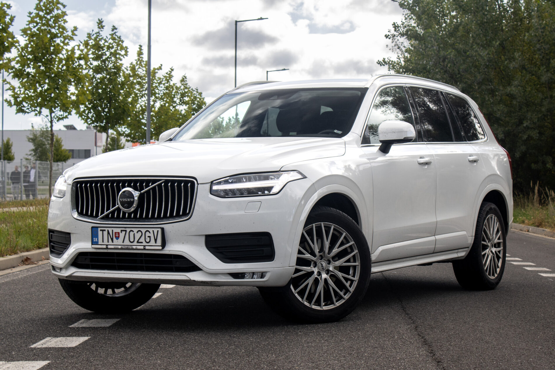 Volvo XC90 2.0 B5 AWD 7m / 173kW / A8 / ZÁRUKA / AJ NA SPLÁTKY / PROTIÚ