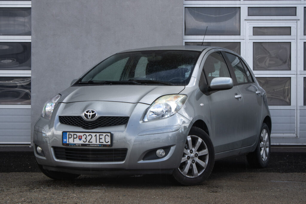 Toyota Yaris 1.0I VVT-i Dream / 51kW / M5 / ZÁRUKA / AJ NA SPLÁTKY / PROTIÚČET