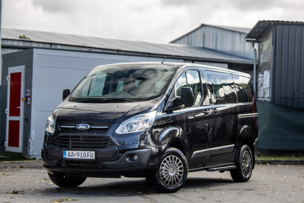 Ford Tourneo Custom 2.2 TDCi 114kW MT/6 2015 / AJ NA SPLÁTKY / PROTIÚČET
