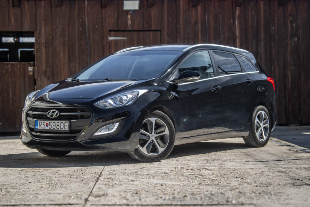 Hyundai i30 CW 1.6i CRDi VGT Family 81kW MT/6 / AJ NA SPLÁTKY / PROTIÚČET
