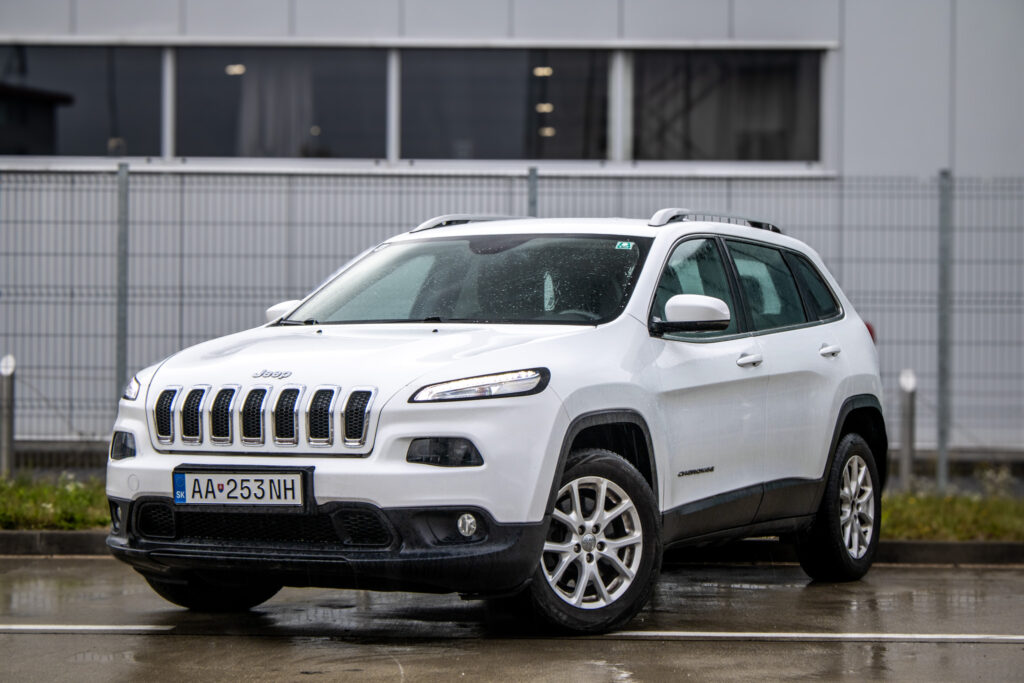 Jeep Cherokee Longitude 103kW MT/6 2016 / AJ NA SPLÁTKY / PROTIÚČET