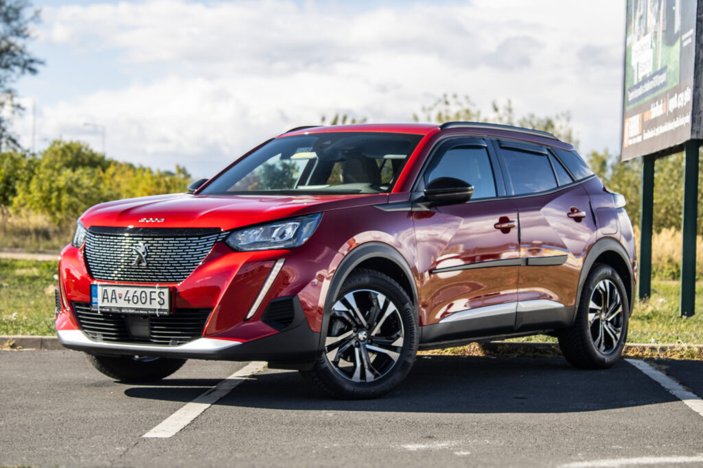 Peugeot 2008 1.2 PureTech Allure 96kW 2023 / AJ NA SPLÁTKY / PROTIÚČET