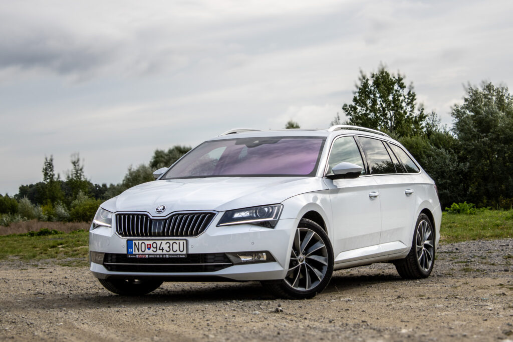 Škoda Superb Combi 3 2.0 TDI Premium Edition 4x4 140kW AT/7 / AJ NA SPLÁTKY / PROTIÚČET