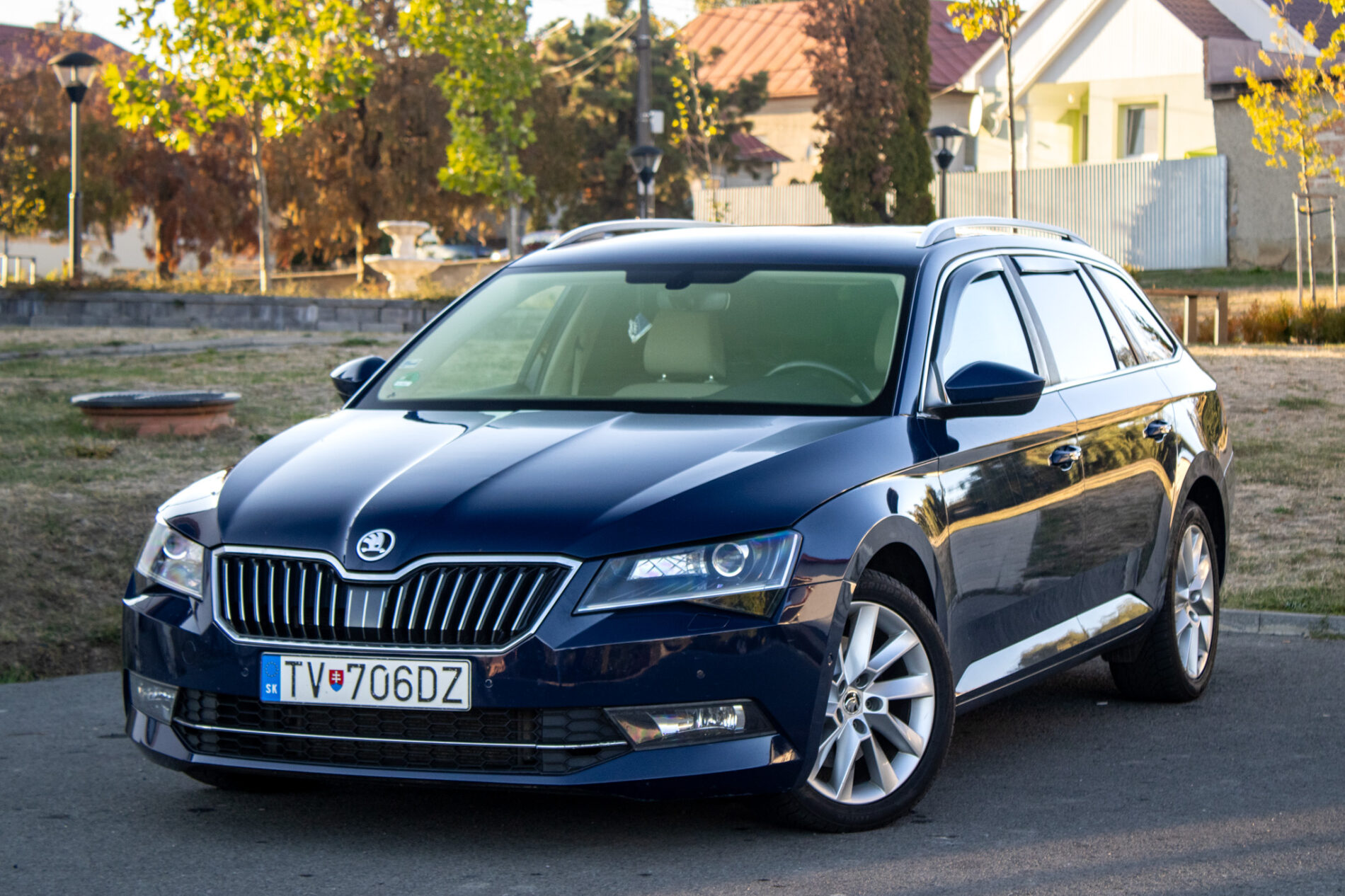 Škoda Superb Combi 2.0 TDI Laurin & Klement / 140kW / M6 / ZÁRUKA / AJ NA SPLÁTKY / PROTIÚČET