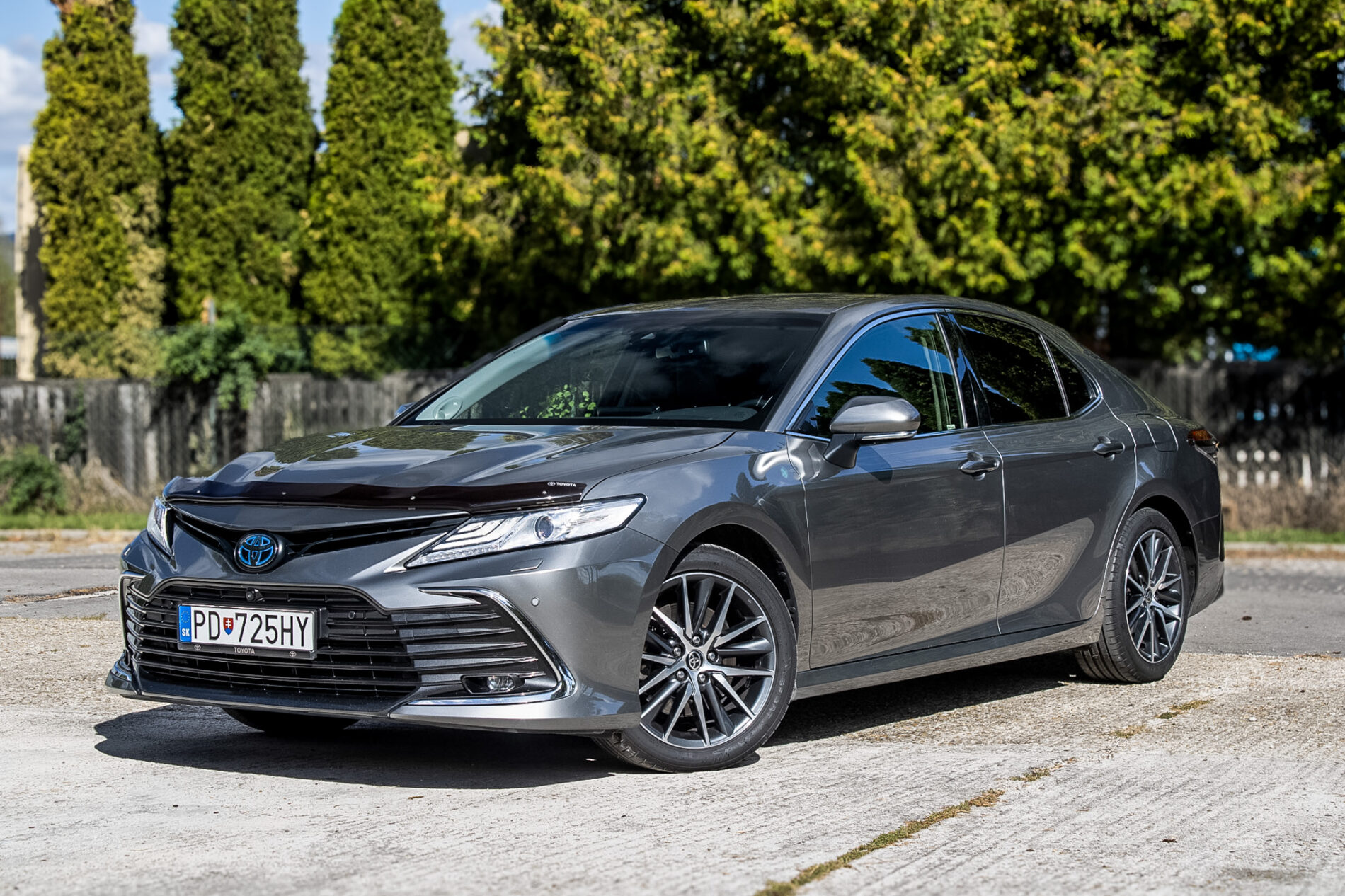 Toyota Camry 2.5 HEV Executive + VIP paket 131kW / AJ NA SPLÁTKY / PROTIÚČET