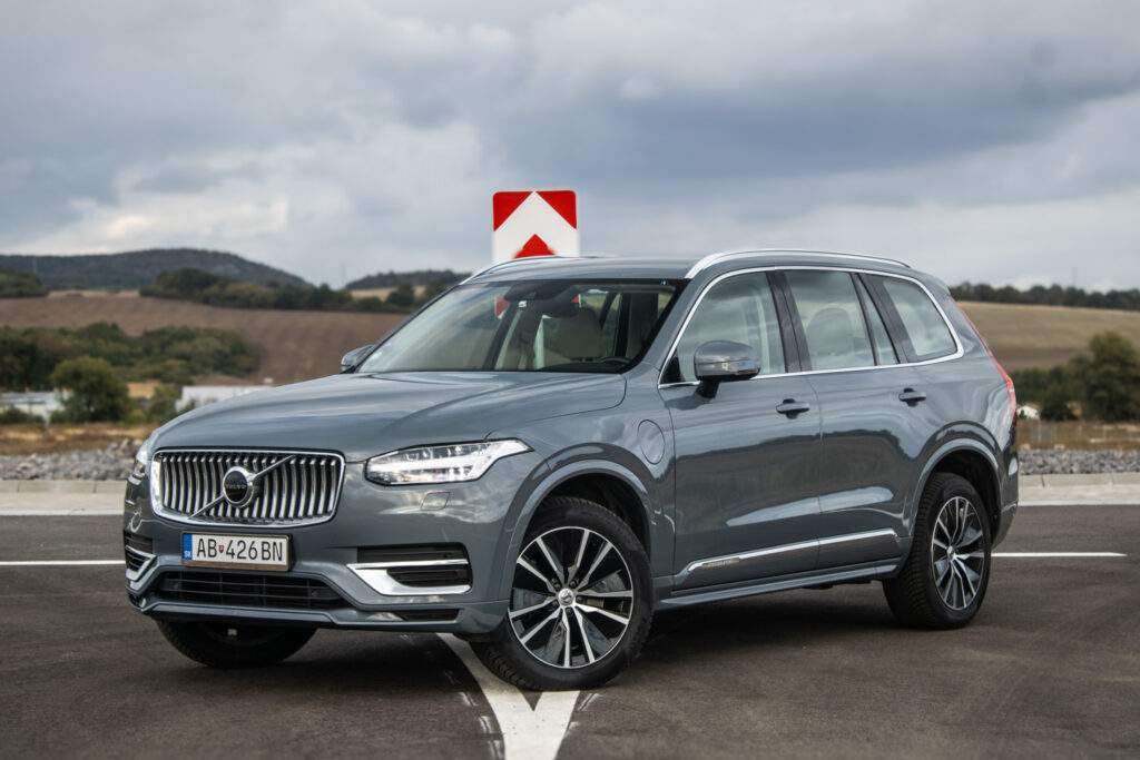 Volvo XC90 Recharge T8 AWD Inscription 294kW AT/8 - 7 Miest / AJ NA SPLÁTKY / PROTIÚČET