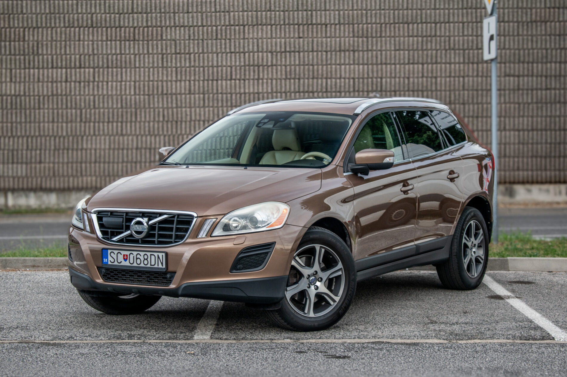 Volvo XC60 2.4D AWD Geartronic 120kW AT/6 / AJ NA SPLÁTKY / PROTIÚČET