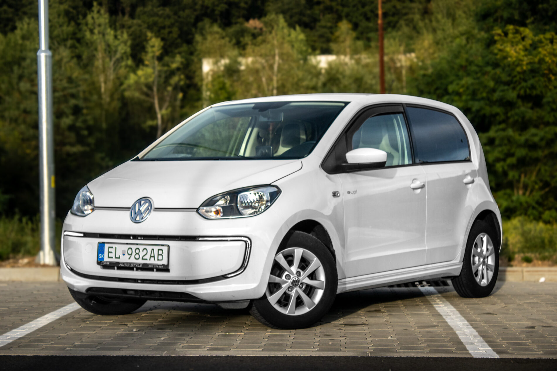 Volkswagen e-UP 60kW BEV 2016 / AJ NA SPLÁTKY / PROTIÚČET