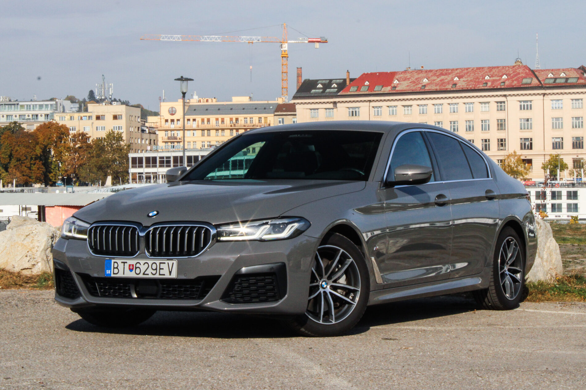 BMW Rad 5 530d mHEV xDrive A/T, 210kW (2022) / AJ NA SPLÁTKY / PROTIÚČET /
