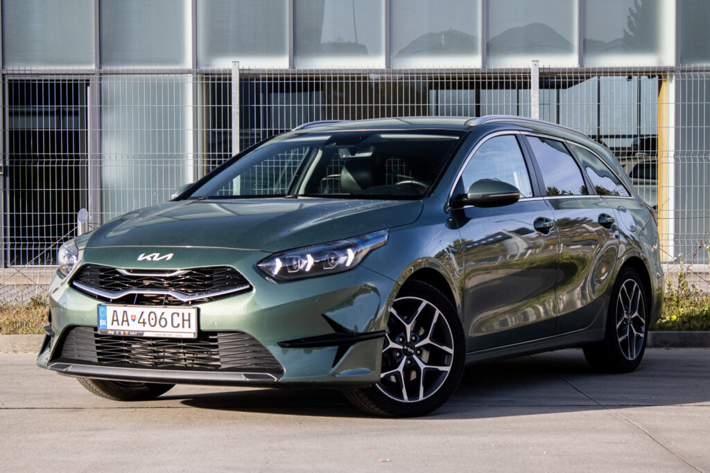 Kia Ceed SW 1.5 T-GDi Platinum A/T, 118kW (2023) / AJ NA SPLÁTKY / PROTIÚČET /