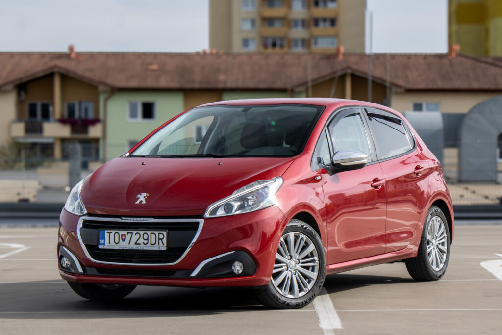 Peugeot 208 1.2 PureTech Active Facelift / 60kW / M5 / ZÁRUKA / AJ NA SPLÁTKY / PROTIÚČET