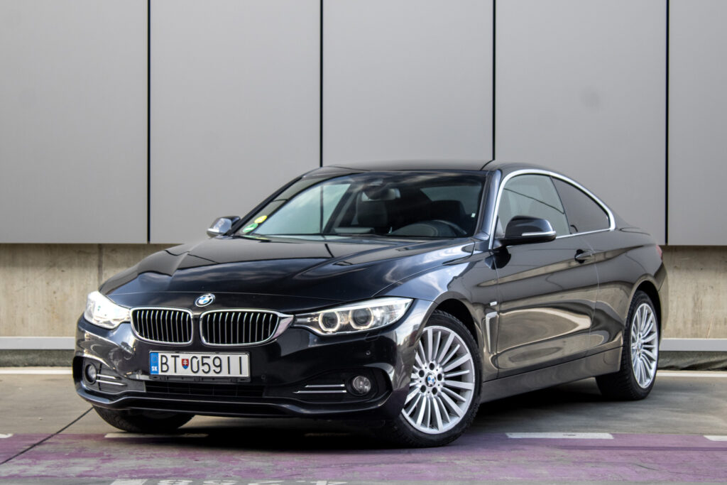 BMW Rad 4 Coupé F32 420d xDrive Luxury Line / 135kW / A8 / ZÁRUKA / AJ NA SPLÁTKY / PROTIÚČET