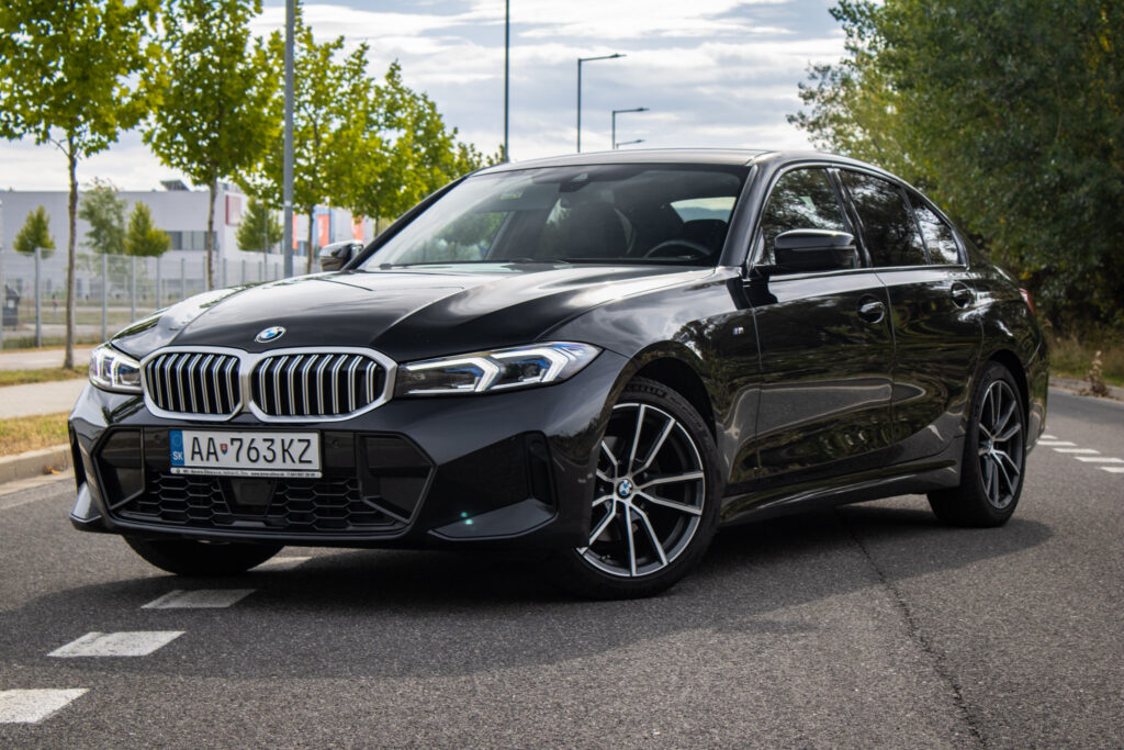 BMW Rad 3 320i xDrive M packet A/T, 135kW, A8, 4d. / AJ NA SPLÁTKY / PROTIÚČET /