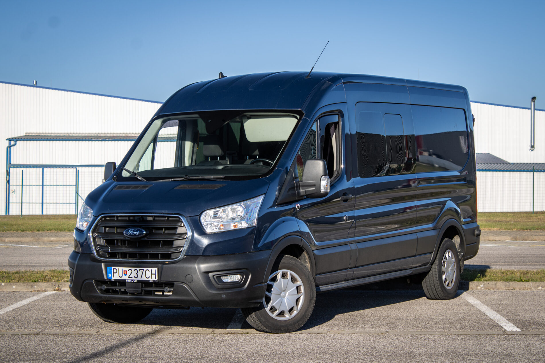 Ford Transit 2.0 TDCi L3H2, 95 kW, M6, 6 miestne / AJ NA SPLÁTKY / PROTIÚČET /