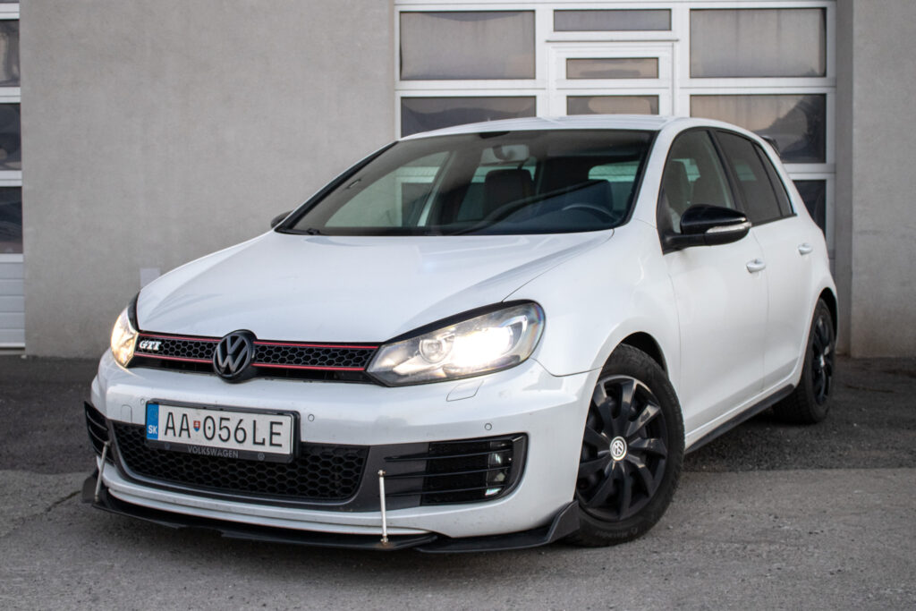 Volkswagen Golf 2.0 TFSI GTI Adidas Edition / 155kW / M6 / AJ NA SPLÁTKY / PROTIÚČET