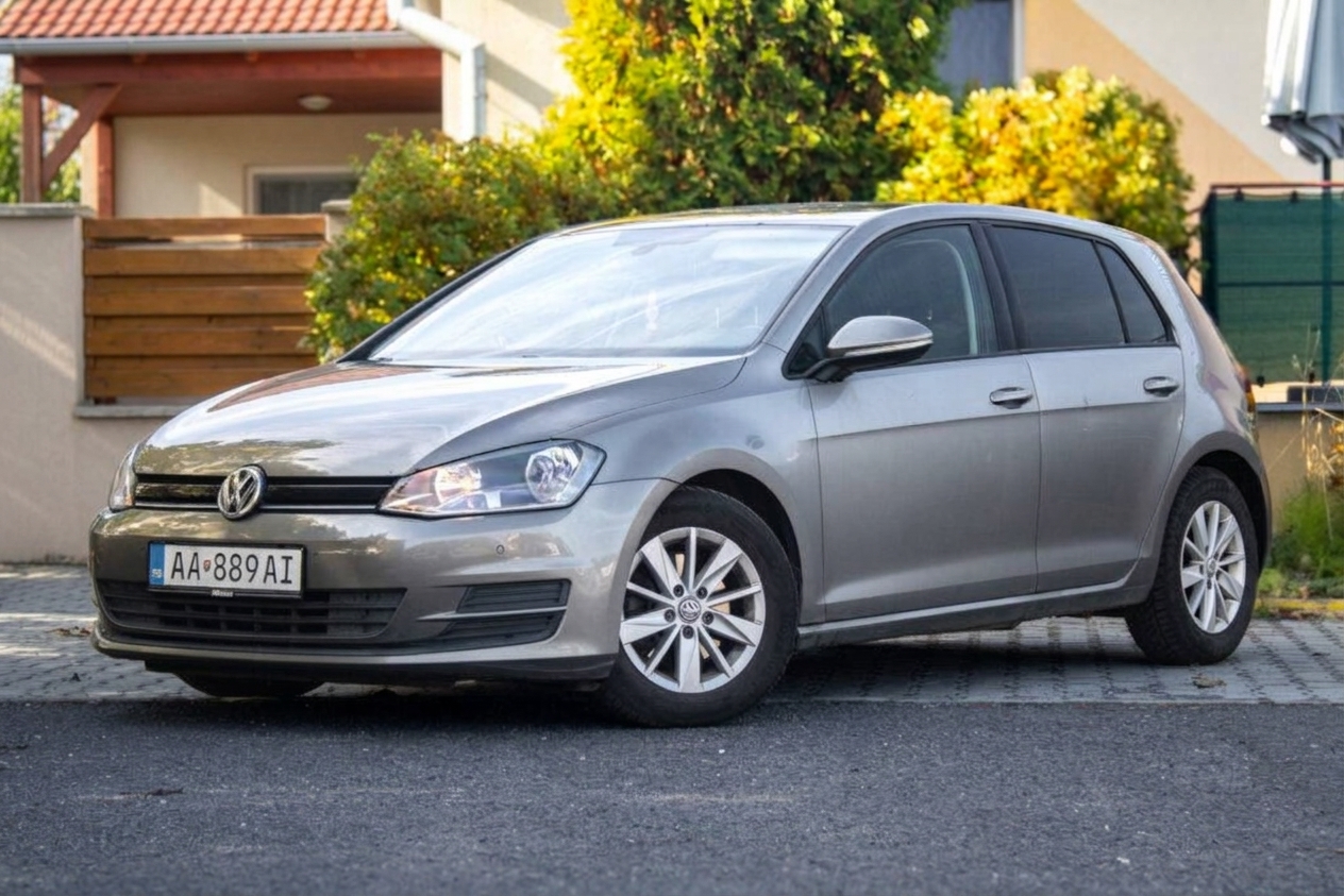 Volkswagen Golf 2.0 TDI Comfortline / 81kW / M5 / ZÁRUKA / AJ NA SPLÁTKY / PROTIÚČET