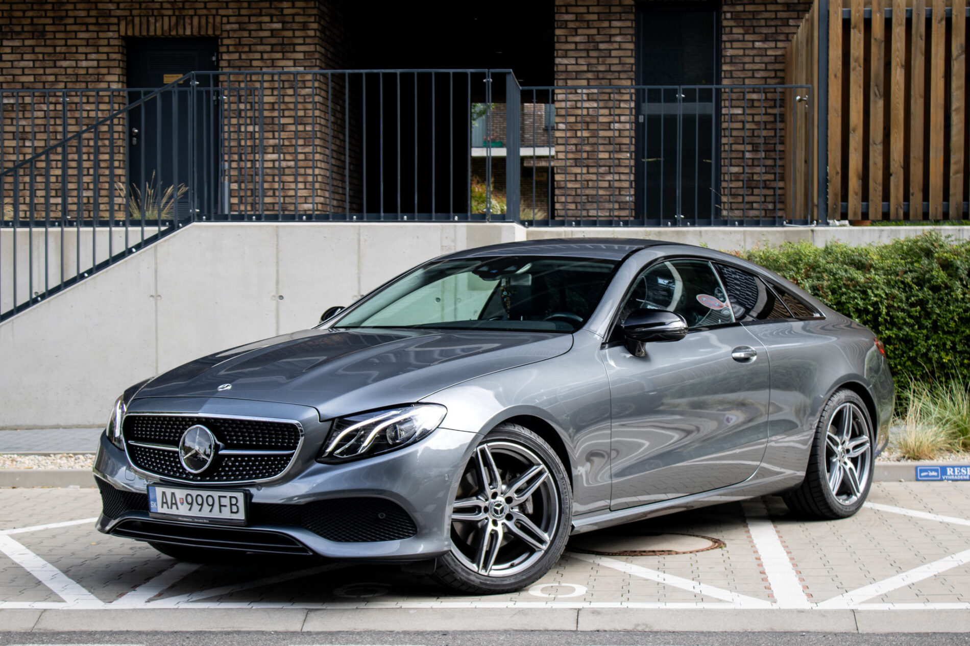 Mercedes-Benz E trieda Kupé 220d 4Matic AMG Line / 143kW / A9 / ZÁRUKA / AJ NA SPLÁTKY / PROTIÚ