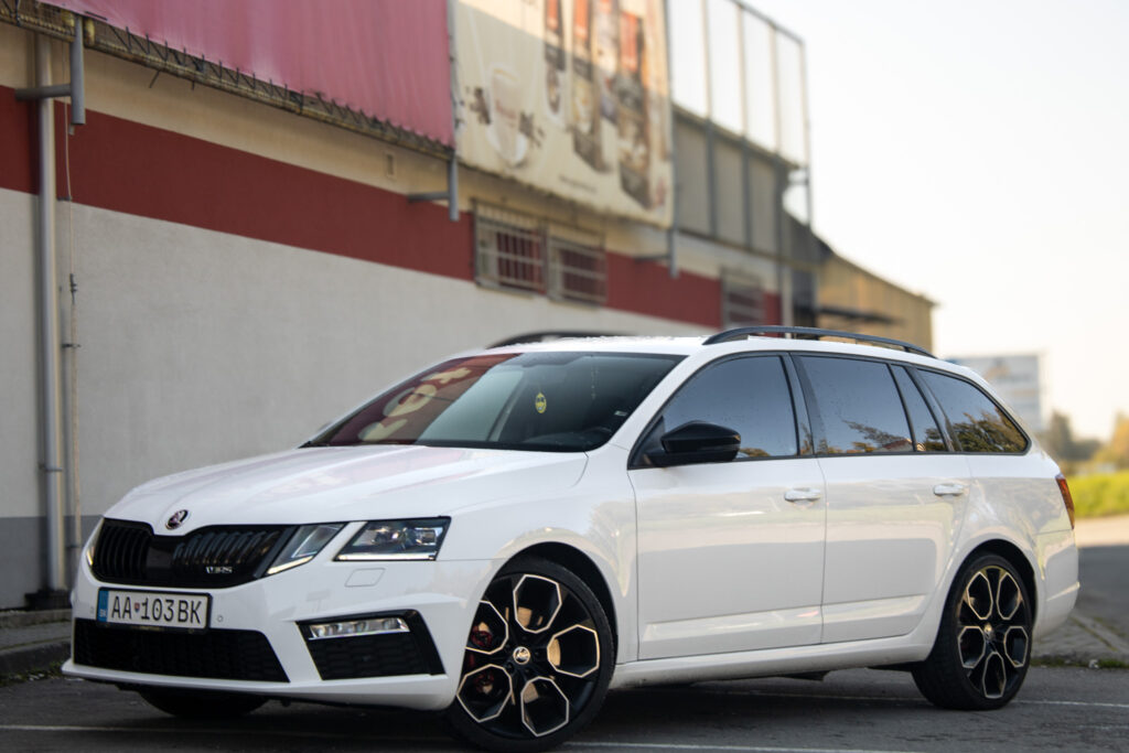 Škoda Octavia Combi 2.0 TDI RS 4x4 DSG / 135kW / A7 / ZÁRUKA / AJ NA SPLÁTKY / PROTIÚČET