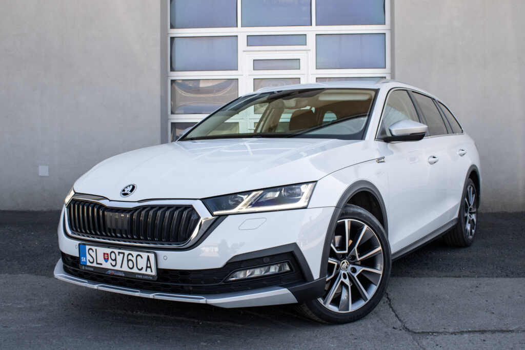 Škoda Octavia Combi 2.0 TDI Scout 4x4 DSG / 147kW / A7 / ZÁRUKA / AJ NA SPLÁTKY / PROTIÚČET