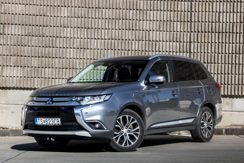 Mitsubishi Outlander 2.2 DI-D 4x4 / 110kW / A6 / ZÁRUKA / AJ NA SPLÁTKY / PROTIÚČET