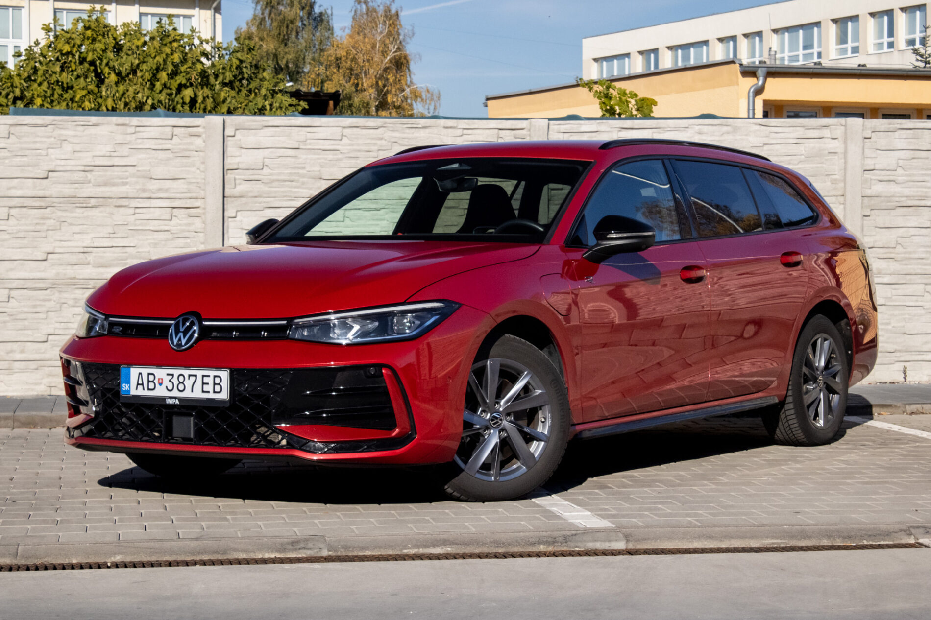 Volkswagen Passat Variant R-Line 1.5 TSI + PHEV / 110kW / A6 / ZÁRUKA / AJ NA SPLÁTKY / PROTIÚČ