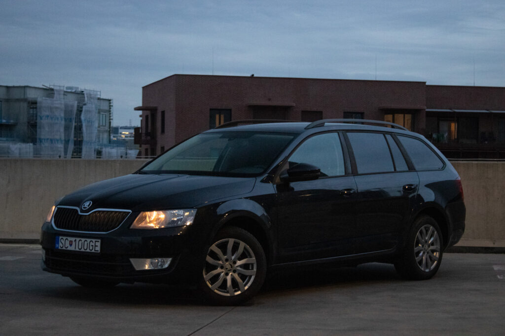 Škoda Octavia Combi 1.6 TDI CR DPF 4x4 Ambiente, 77kW, M6 / AJ NA SPLÁTKY / PROTIÚČET /