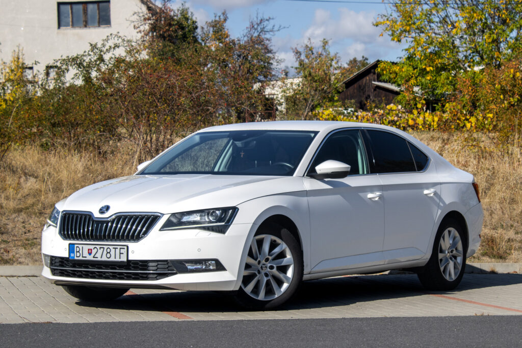 Škoda Superb 2.0 TDI Business 4x4 / 110kW / M6 / ZÁRUKA / AJ NA SPLÁTKY / PROTIÚČET