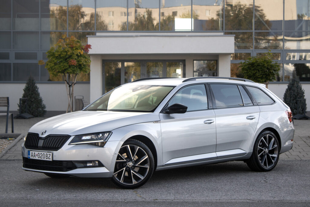 Škoda Superb Combi 2.0 TDI 4x4 Sportline DSG / 140kW / A7 / ZÁRUKA / AJ NA SPLÁTKY / PROTIÚČET