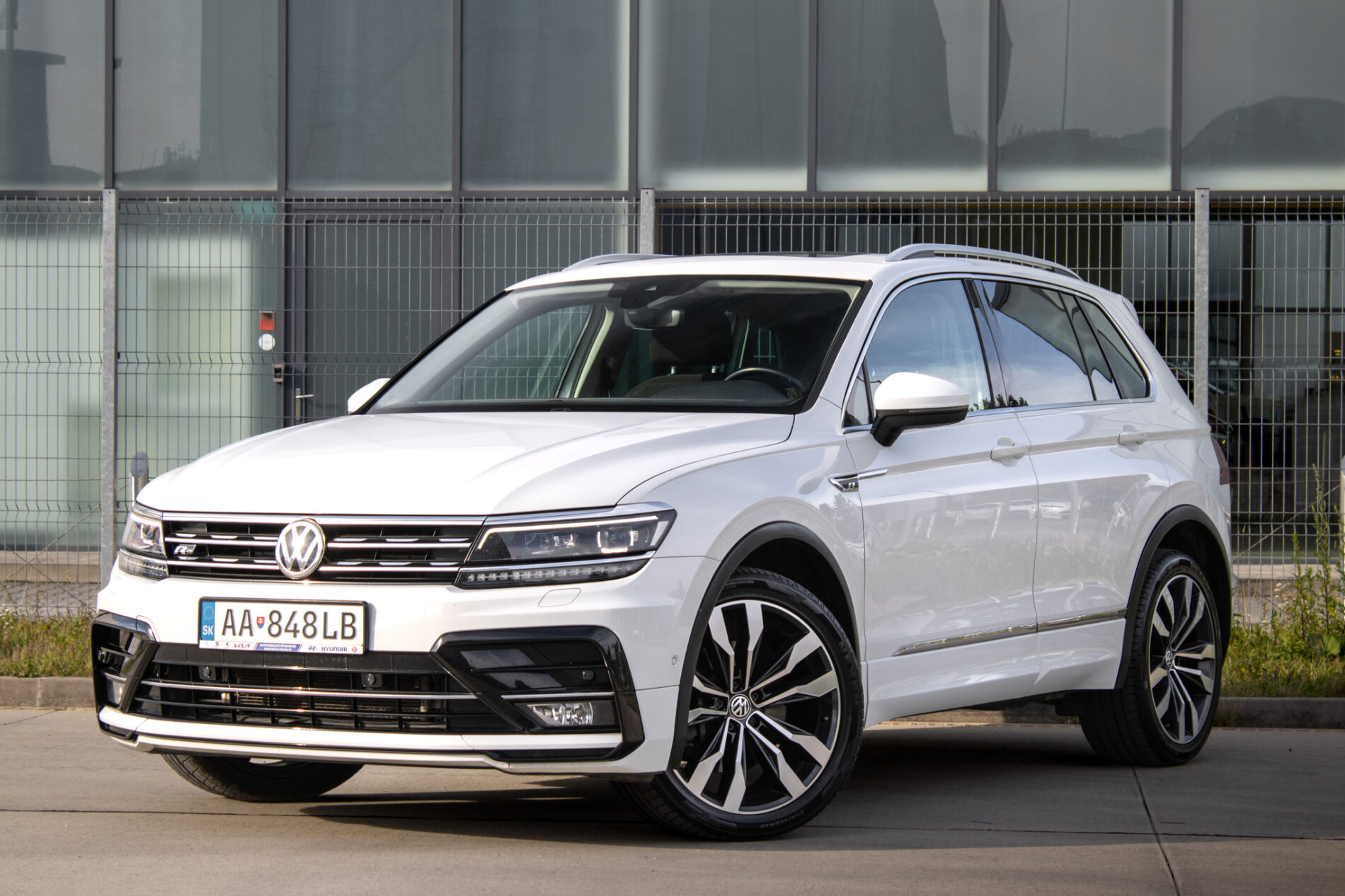 Volkswagen Tiguan 2.0TDI Highline 4Motion R-Line / 140kW / A7 / ZÁRUKA / AJ NA SPLÁTKY / PROTIÚČET