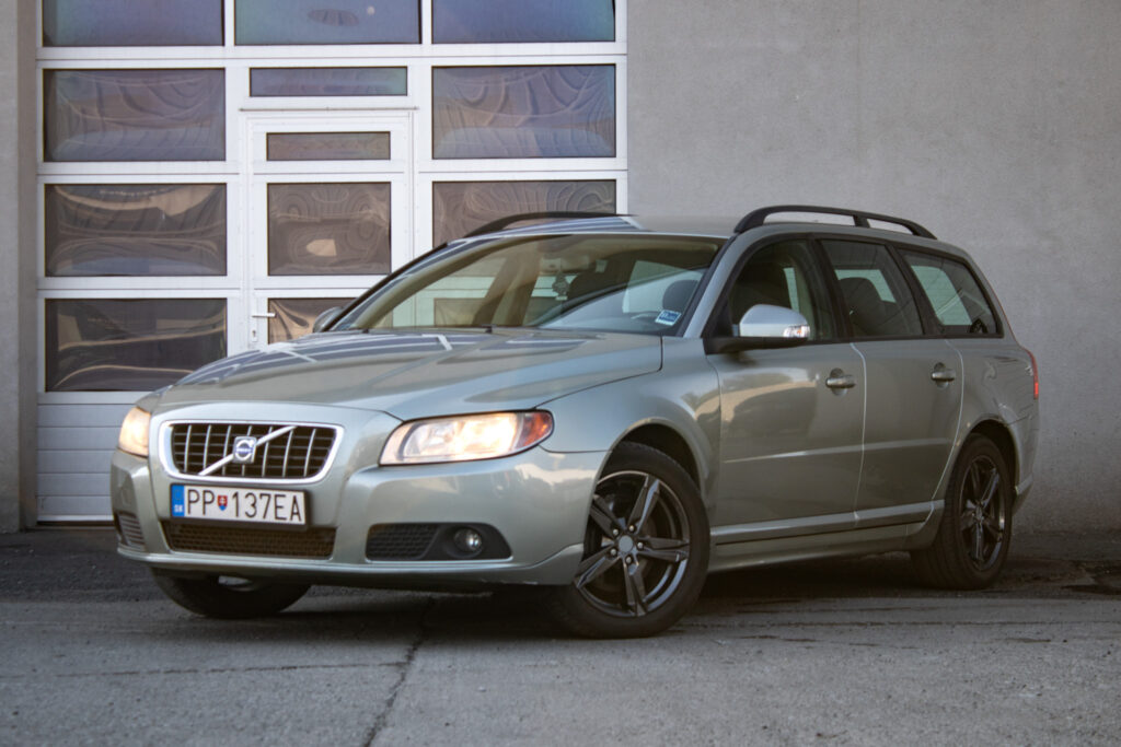 Volvo V70 D5 Momentum / 136kW / A6 / AJ NA SPLÁTKY / PROTIÚČET