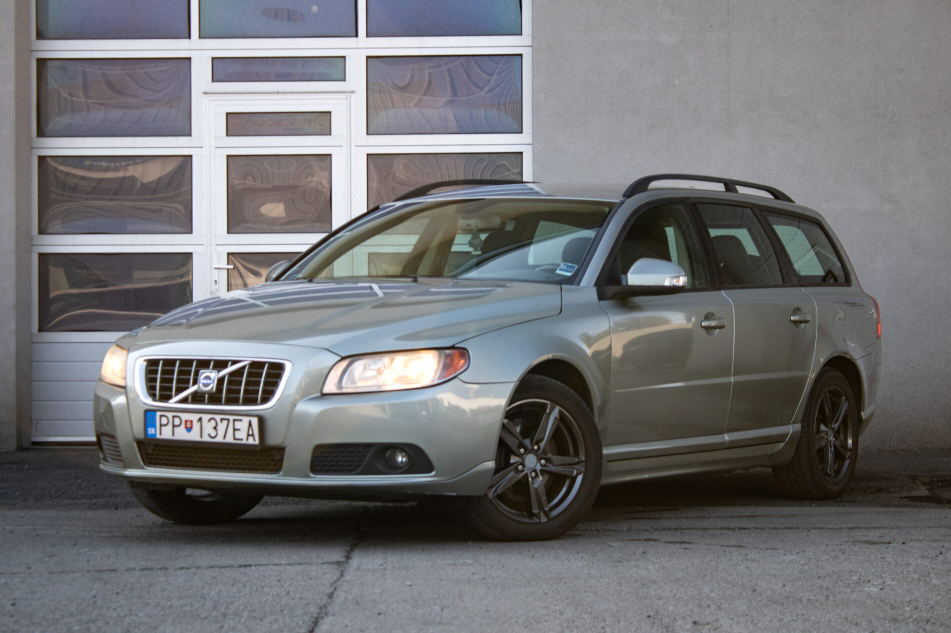 Volvo V70 D5 Momentum / 136kW / A6 / AJ NA SPLÁTKY / PROTIÚČET