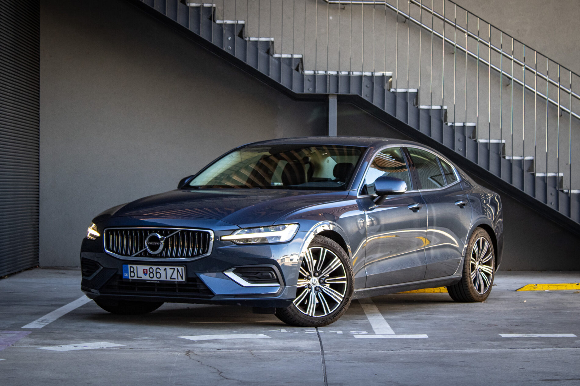 Volvo S60 T4 2.0 190k Inscription Geartronic, 140kW, A8 / AJ NA SPLÁTKY / PROTIÚČET /