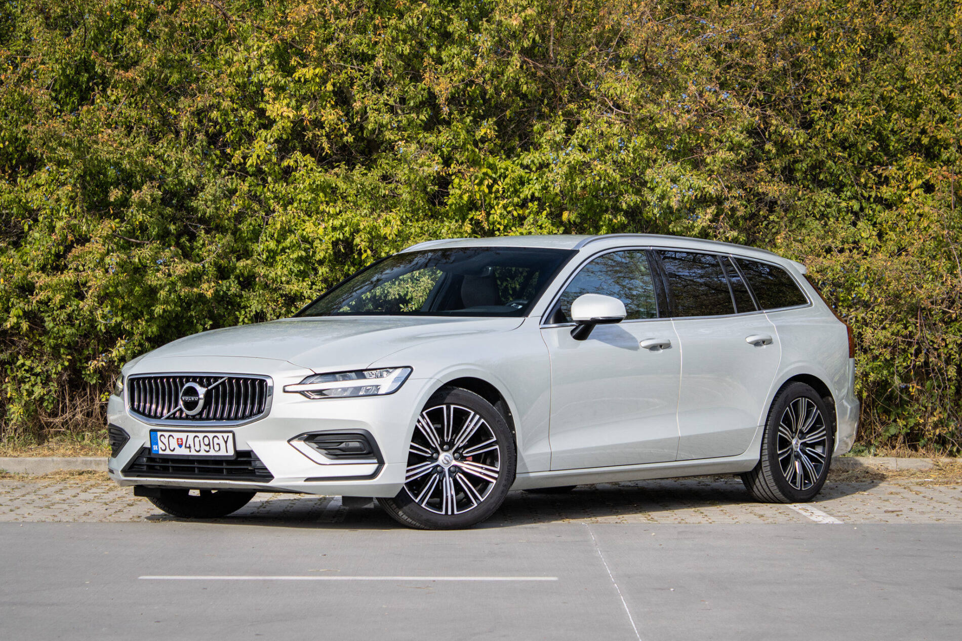 Volvo V60 D4 Inscription A/T, 140 kW, A8, 5d. / AJ NA SPLÁTKY / PROTIÚČET /