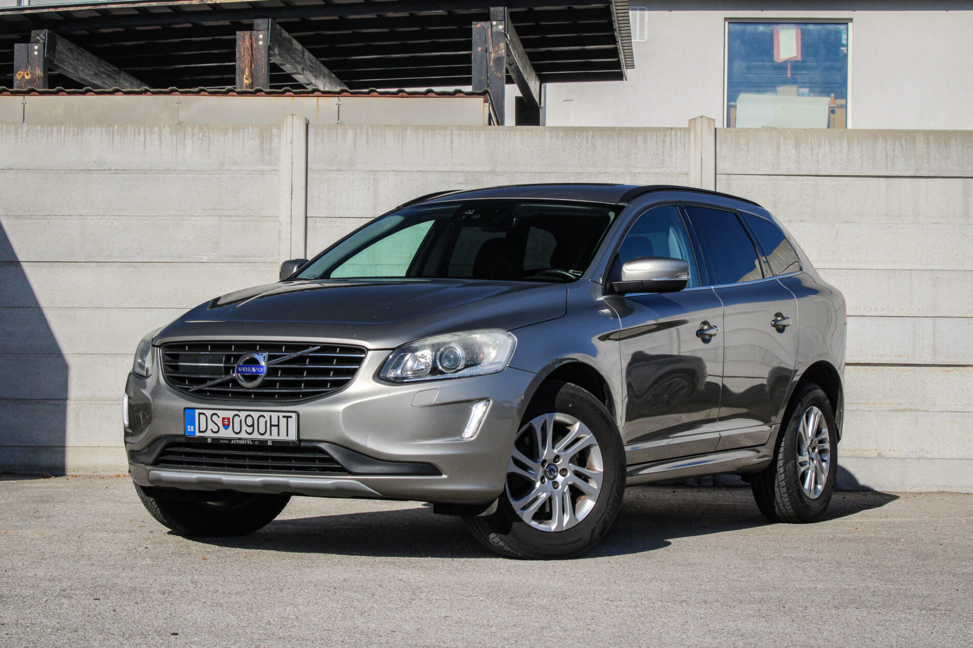 Volvo XC60 D4 2.0L Drive-E Geartronic, 140 kW, A8 / AJ NA SPLÁTKY / PROTIÚČET /