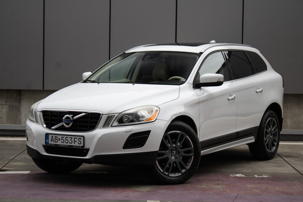 Volvo XC60 D5 158kW Geartronic AWD 2011 / AJ NA SPLÁTKY / PROTIÚČET