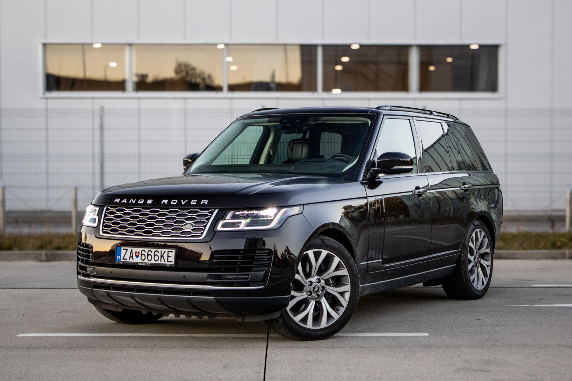 Land Rover Range Rover 2.0 Si4 Autobiography PHEV 221kW AT/8 2019 / AJ NA SPLÁTKY / PROTIÚČET