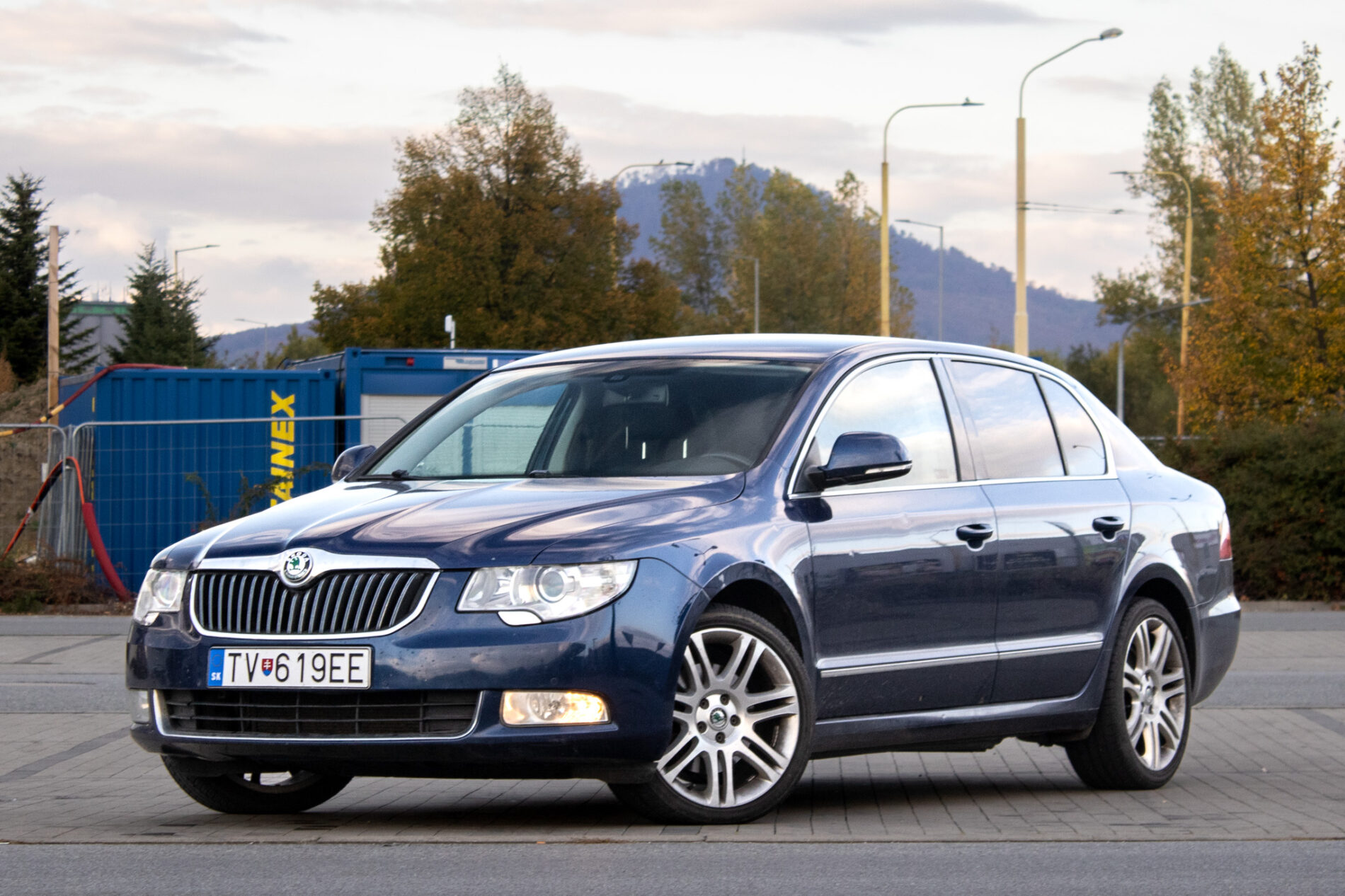 Škoda Superb 2.0 TDI 4x4 / 125kW / M6 / ZÁRUKA / AJ NA SPLÁTKY / PROTIÚČET