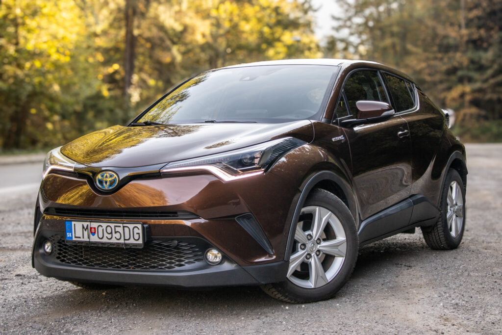 Toyota C-HR 1.8 Hybrid Executive 2018 72kW 2018 / AJ NA SPLÁTKY / PROTIÚČET
