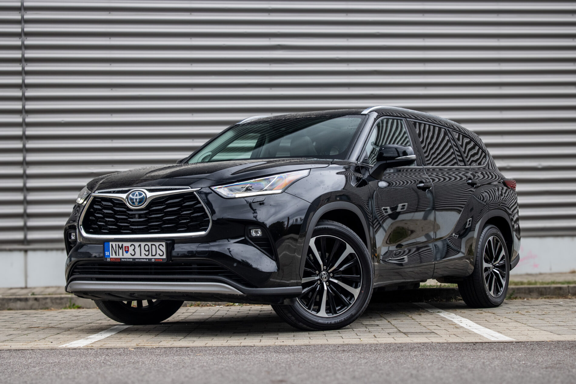Toyota Highlander 2022 140kW CVT/1 4×4 -7 Miest / AJ NA SPLÁTKY / PROTIÚČET