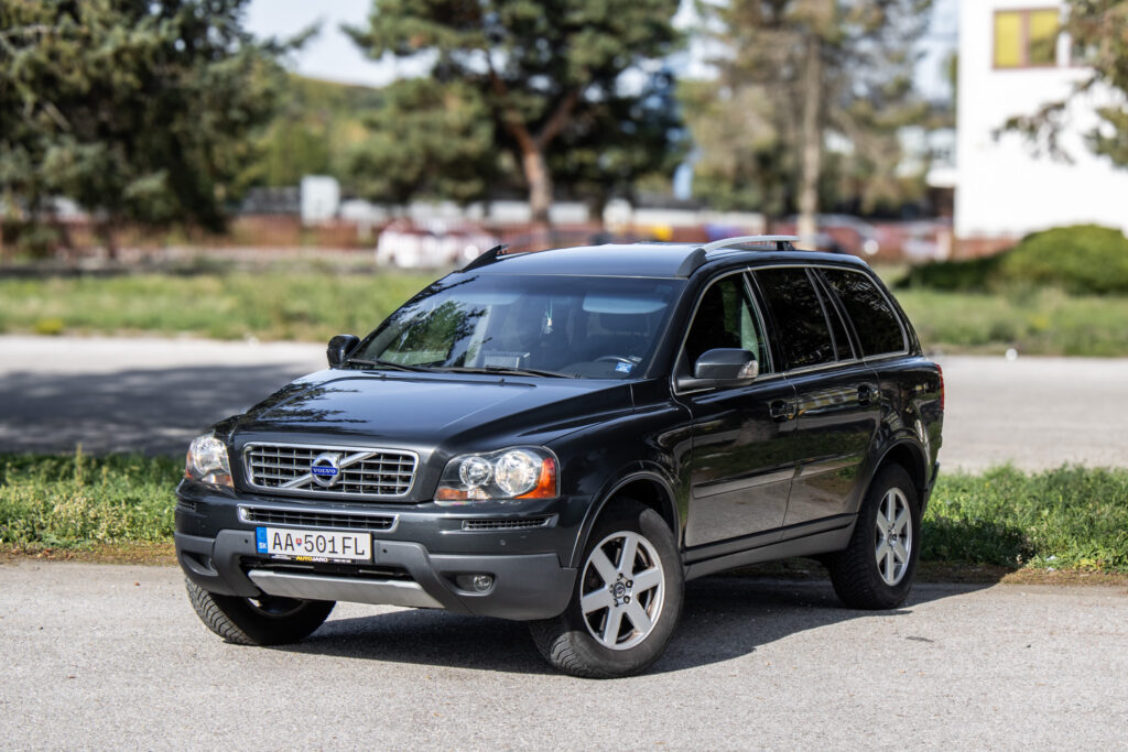 Volvo XC90 2.4 D5 AWD 7-Miest 136kW / AJ NA SPLÁTKY / PROTIÚČET