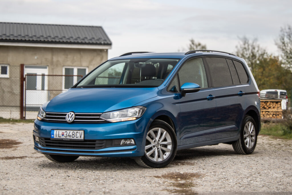 Volkswagen Touran 1.6 TDI - 7 Miestne